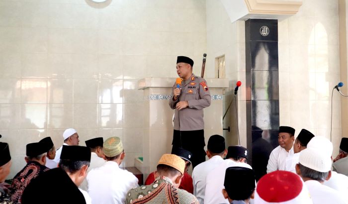 Sholat Jumat Bersama Warga Desa Bligorejo, Kapolres Pekalongan Tekankan Ini