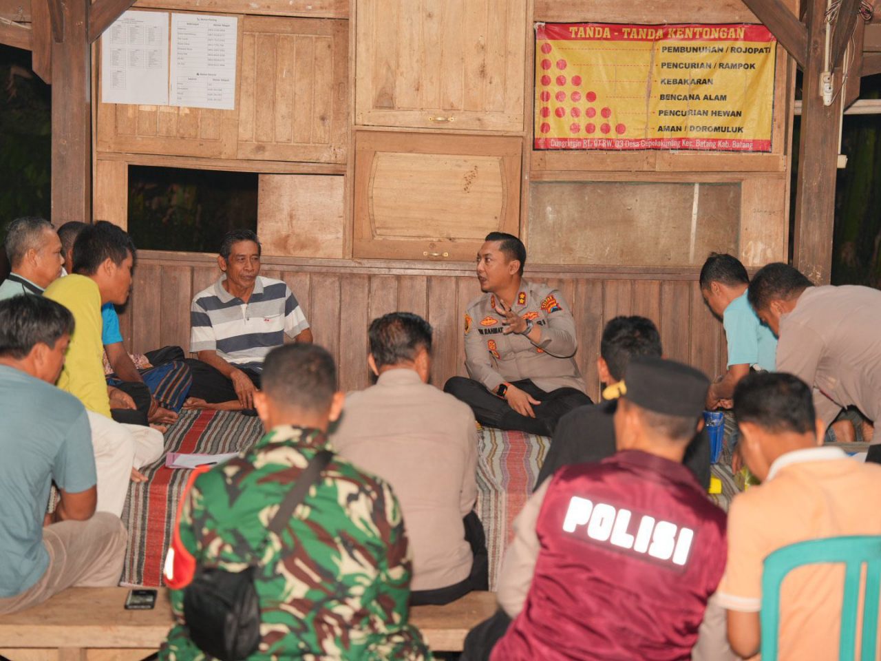 Sinergitas TNI, Polri, dan Masyarakat Kunci Keberhasilan Siskamling di Batang