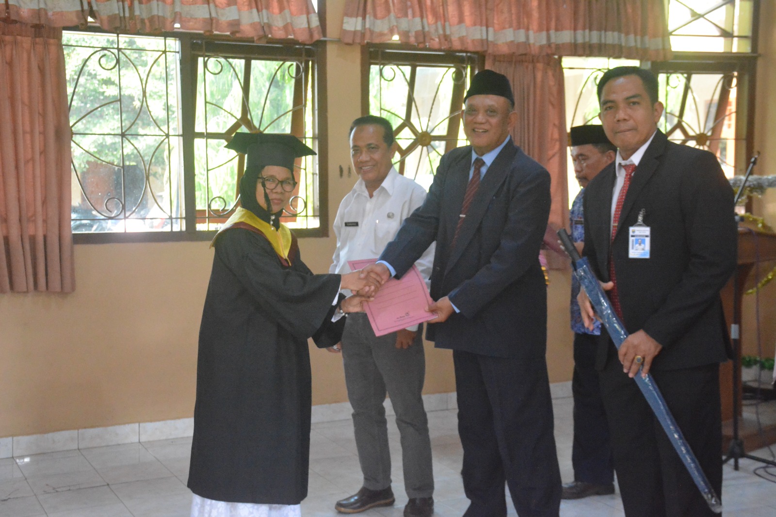 Dukung Lansia Produktif, BKKBN Jateng Wisuda 60 Siswa Sekolah Lansia Tangguh Batang