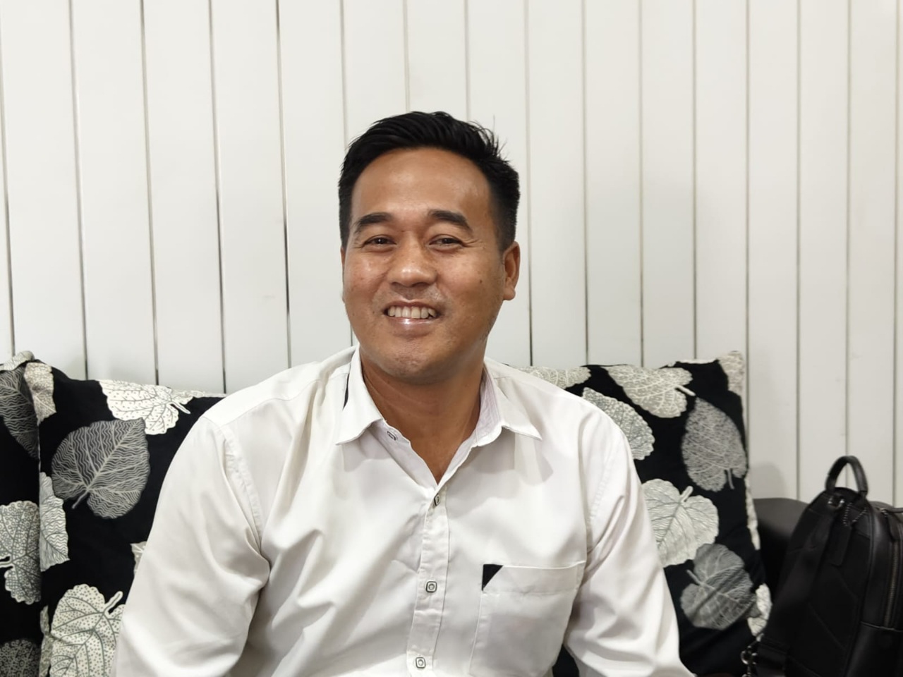 Kades Sidorejo Gringsing Tertangkap Tangan Saat Asyik Bermain Judi Kartu di Poskamling