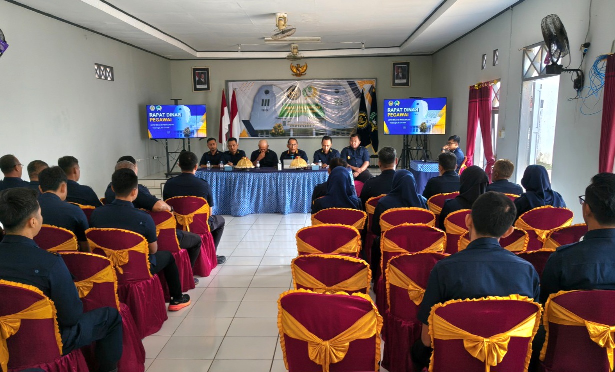 Kalapas Pekalongan Pimpin Rapat Dinas Pegawai, Tekankan Zero Halinar dan Optimalisasi Pelayanan