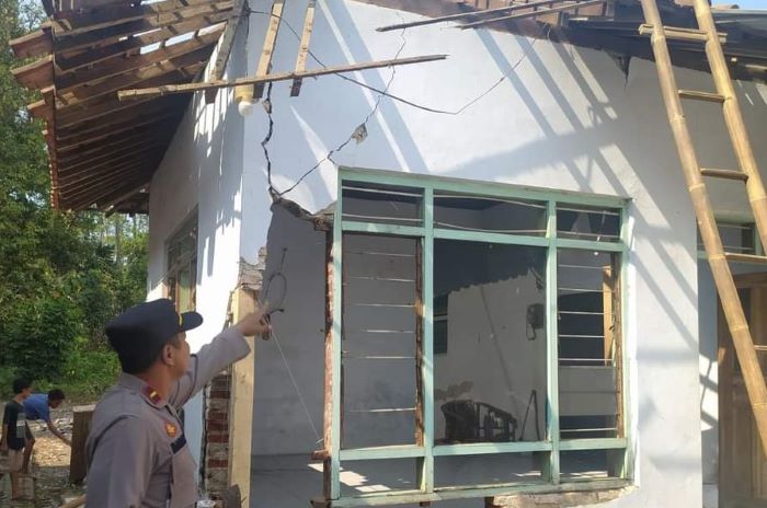 Boiler Setrika Uap di Proto Kedungwuni Meledak, 1 Rumah Rusak