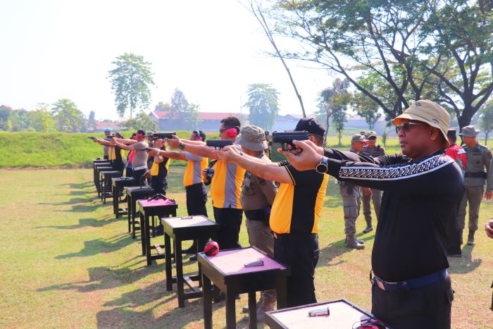 Polres Pekalongan Gelar Latihan Menembak, Kapolres Pekalongan:Senjata Merupakan Istri Pertama