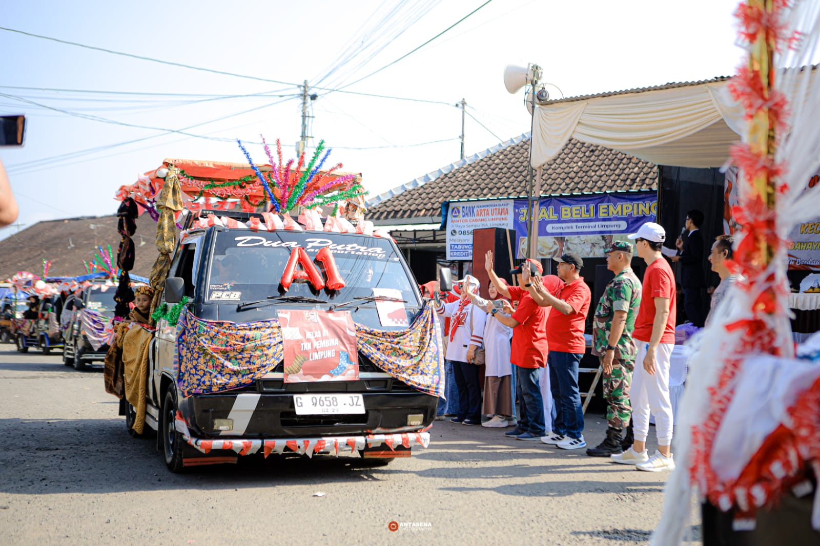 Peringati HUT RI ke-80, Seribuan Siswa TK se Kecamatan Limpung Ikuti Karnaval Mobil Hias 