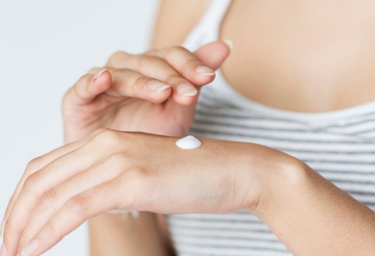 4 Cara Memutihkan Kulit Tangan Secara Alami yang Mudah dan Anti Ribet