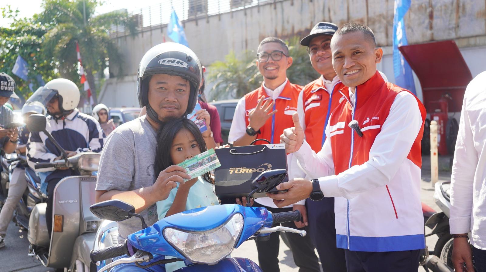 Meriahkan Hari Kemerdekaan Ke-79 RI, Pertamina Patra Niaga JBT Sapa Pelanggan di SPBU Jateng dan DIY