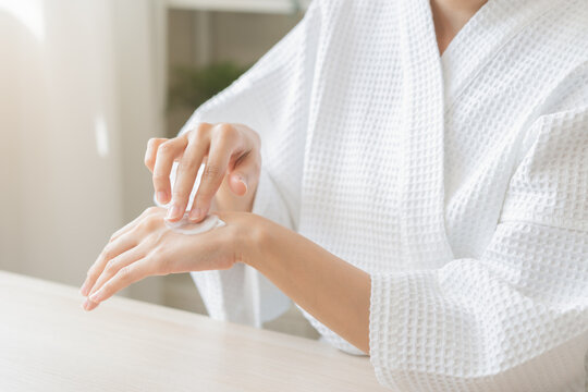 5 Rekomendasi Lulur Pemutih Badan yang Sudah BPOM, Tersedia di Indomaret dan Alfamart