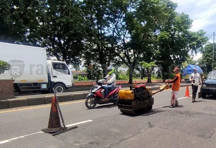 Penambalan Kalah Cepat dari Penambahan Jalan Berlubang