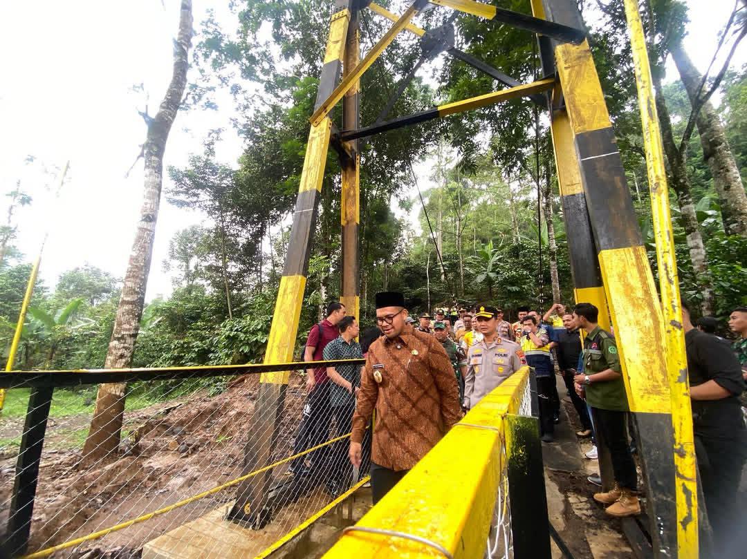 Jembatan Gantung Merah Putih Kambangan Blado Rampung Diperbaiki, Warga Tak Perlu Memutar Hingga 15 Kilometer