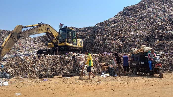 Tumpukan Sampah Kian Menjulang Tinggi, Solusi Sulit, DLH Ajukan Bantuan Pusat 