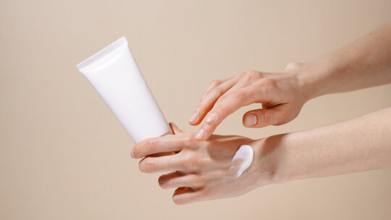 5 Rekomendasi Body Lotion SPF 50 Terbaik untuk Usia 40 Tahun Ke Atas