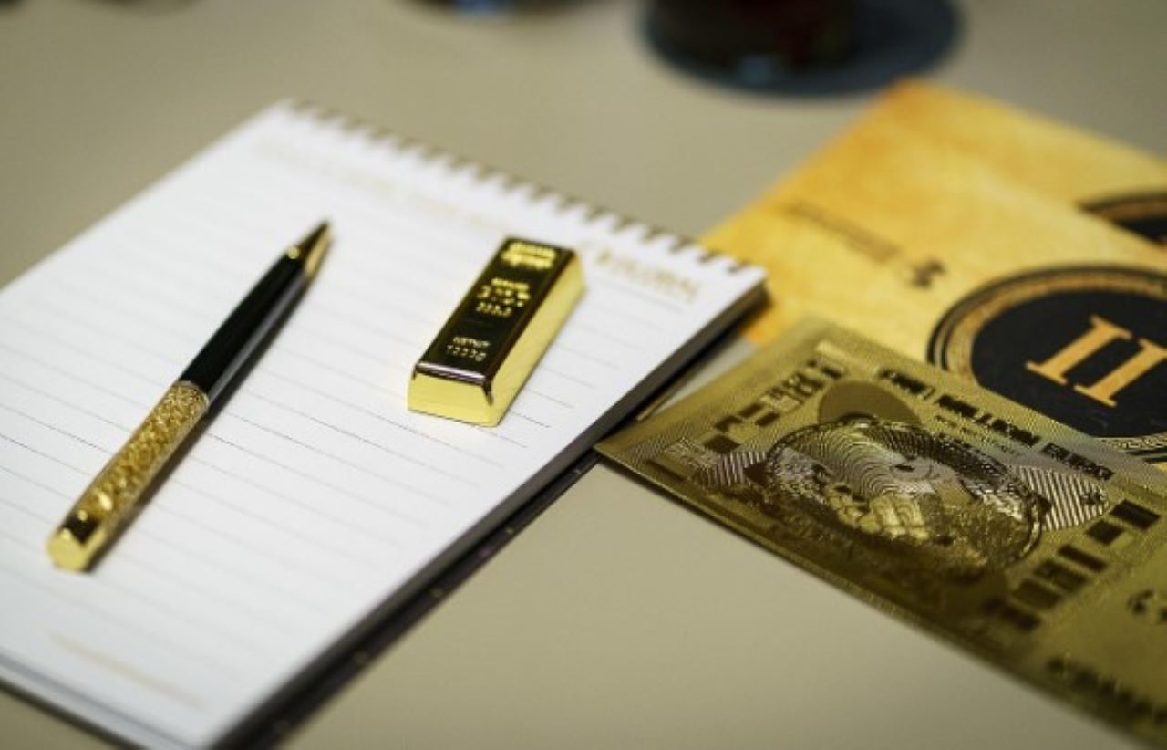 Investasi Emas atau Reksadana: Mana yang Lebih Untung dan Cocok untuk Kamu di Tahun 2025?