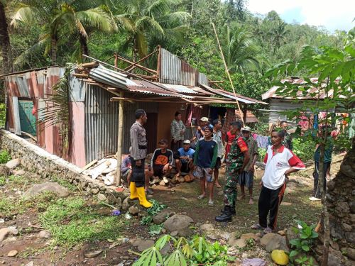 Puting Beliung Hajar Desa Tajur Kandangserang Kabupaten Pekalongan, Pohon Bertumbangan, 6 Rumah Warga Rusak