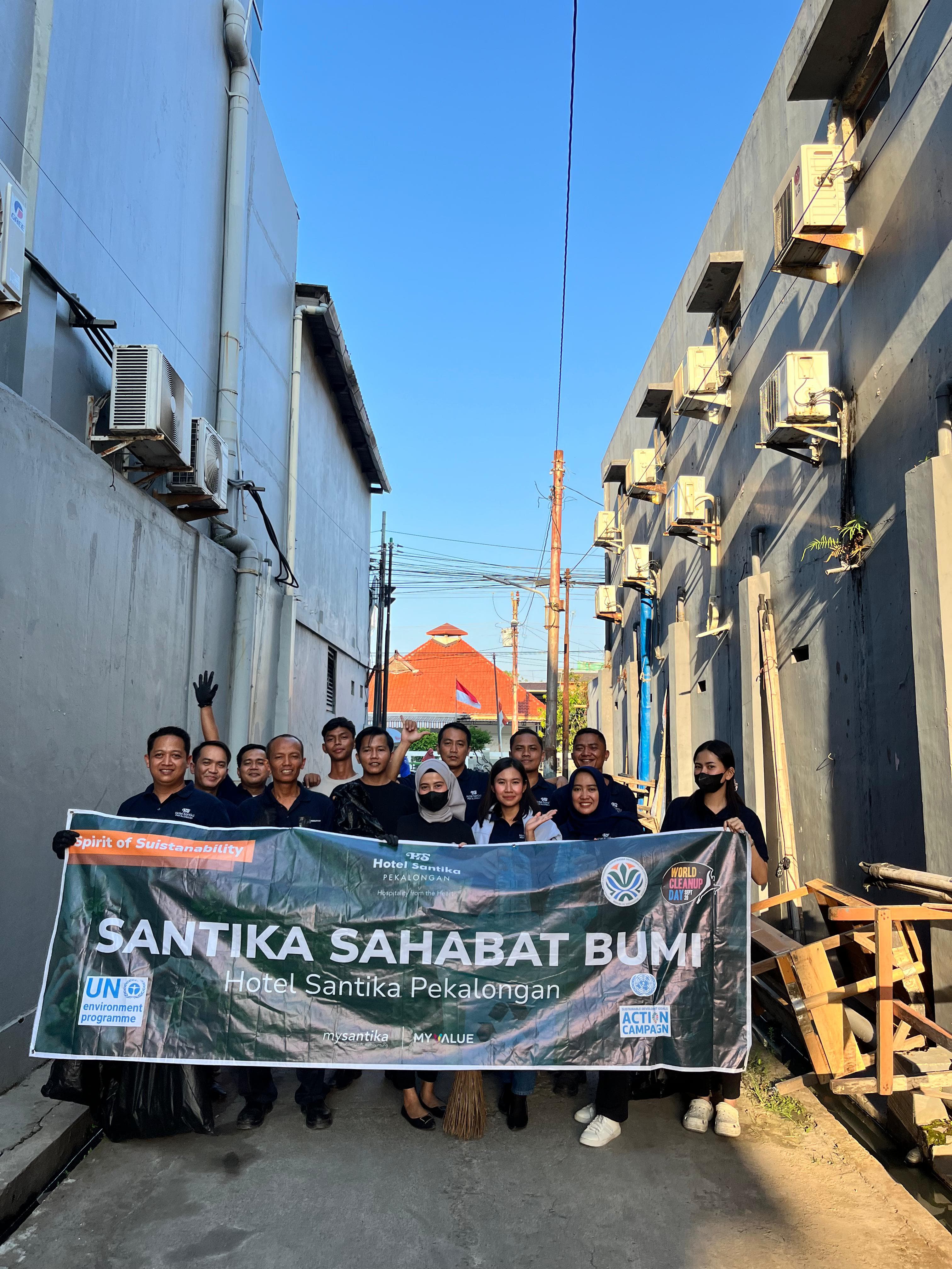 Sambut World Cleanup Day, Hotel Santika Pekalongan Bersama Pemkot Pekalongan Gelar Aksi Peduli Lingkungan