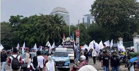 Ribuan Buruh Turun Meramaikan MayDay 2025