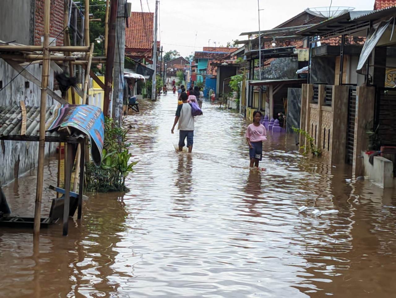 Banjir Bercampur Lumpur Rendam Ratusan Rumah di Kecamatan Batang 