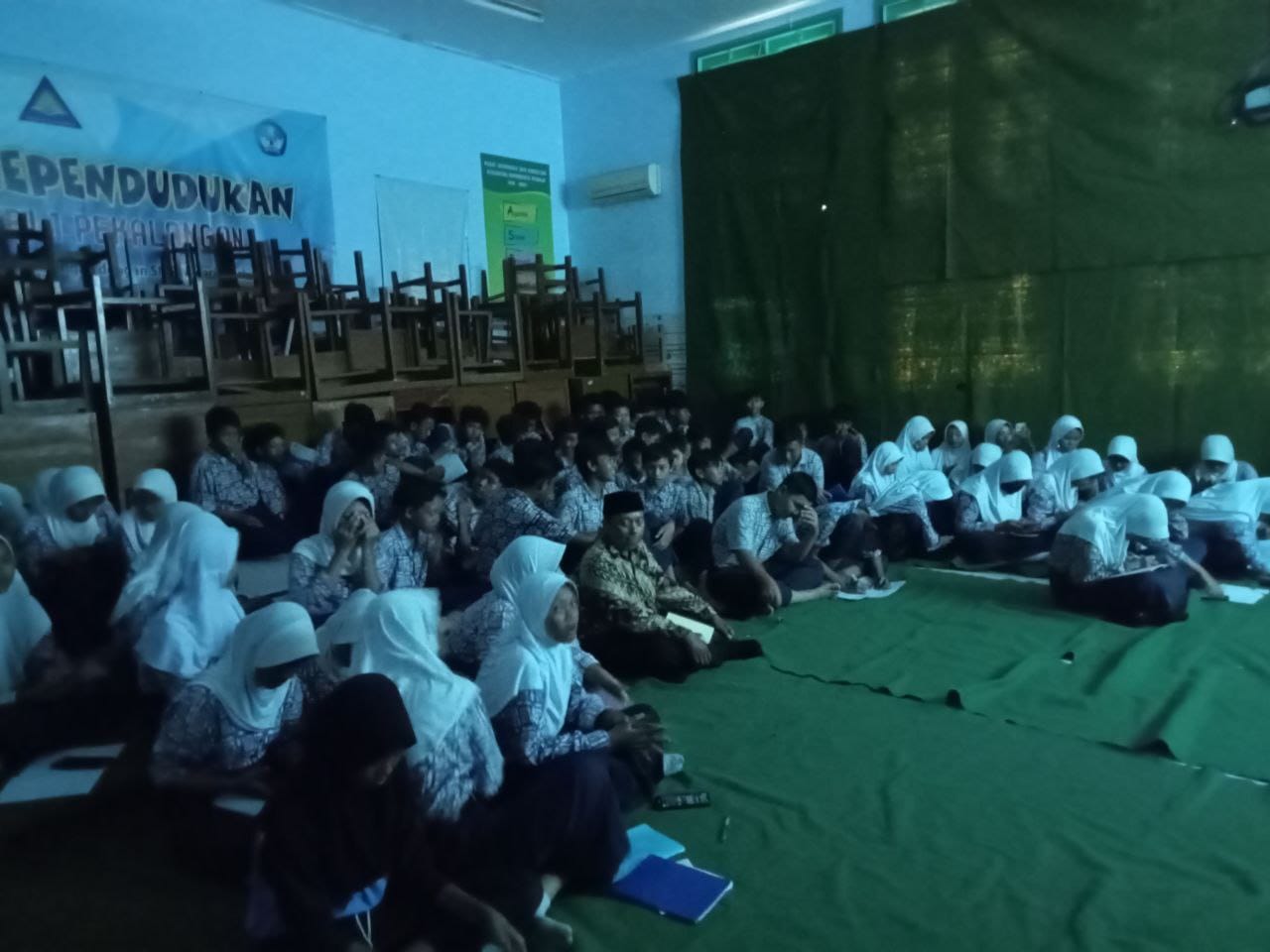 Dibuat Ala Bioskop, SMPN 1 Pekalongan Nobar Hasil Karya P5 