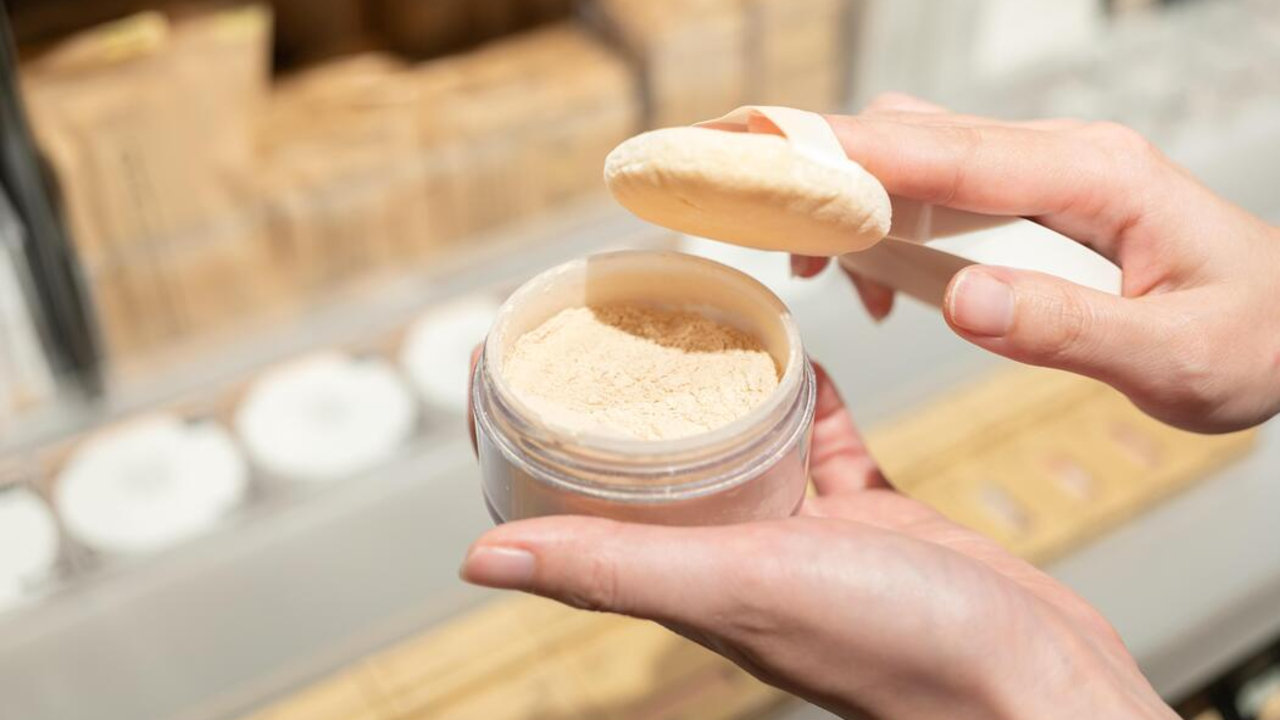 Top 4 Bedak Tabur untuk Kulit Berminyak dan Kusam dengan Harga Terjangkau