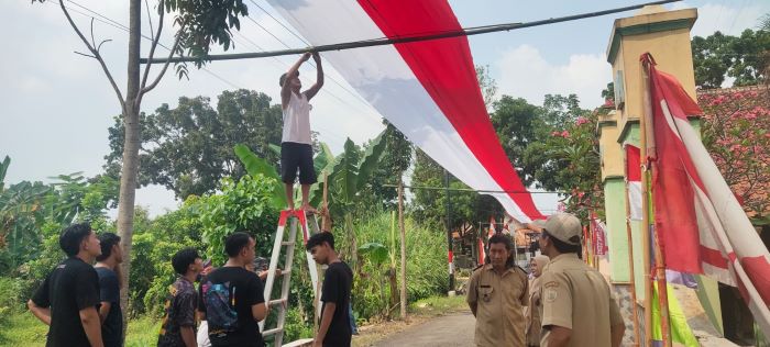Bangkitkan Jiwa Nasionalisme, Pemuda Dukuh Rejosari Bentangkan Bendera Raksasa Sepanjang 500 Meter