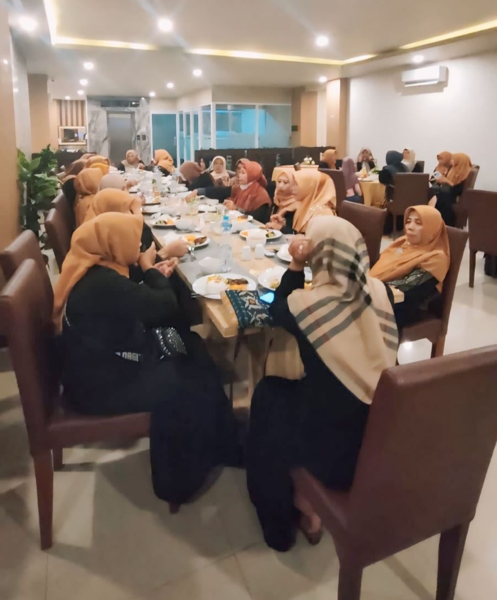 Nikmati Momen Bersama Keluarga dengan Halal Bihalal Package di Hotel Pekalongan