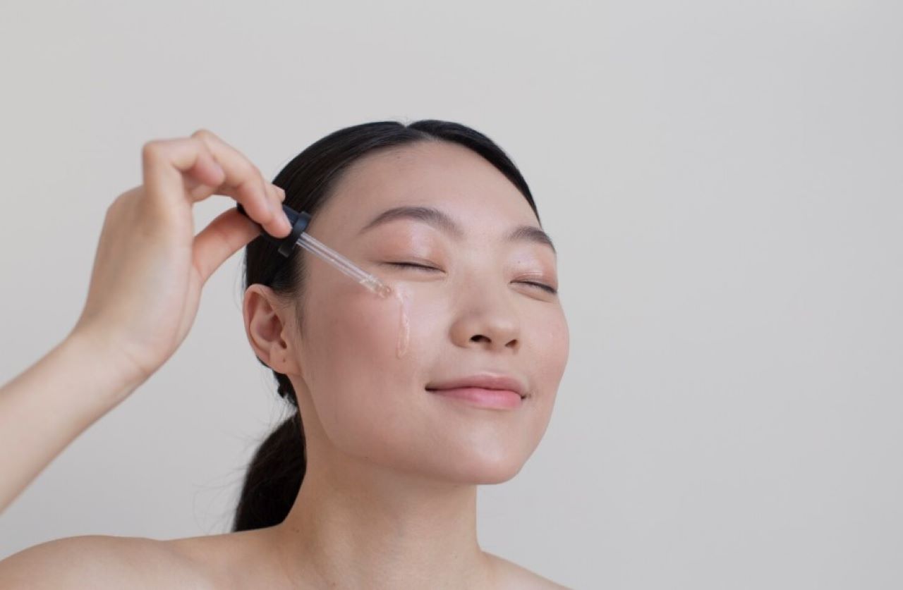 4 Serum Murah tapi Bagus untuk Mencerahkan Wajah Berflek Hitam 