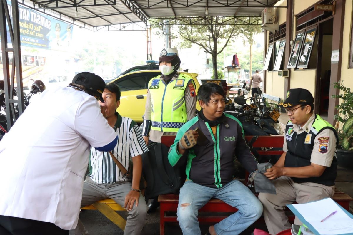 Sambut Hari Bhayangkara, Dokkes Polres Kendal Gelar Pemeriksaan Kesehatan Gratis untuk Ojol!