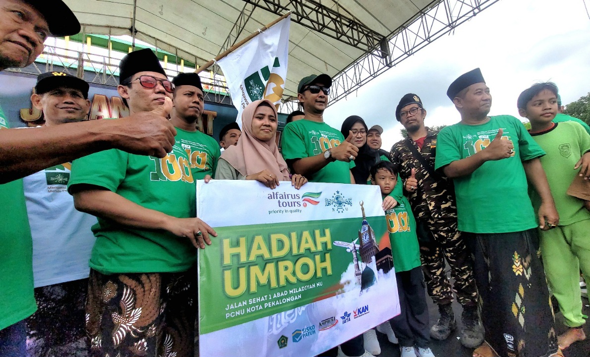 Tangis Haru Guru TK di Pekalongan, Niat Tulus Ikuti Jalan Sehat 1 Abad NU Berbuah Hadiah Umrah
