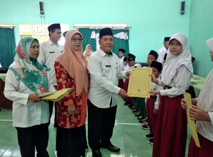 UPZ Kemenag Tasarufkan Zakat ASN untuk Puluhan Anak Yatim dan Guru Honorer