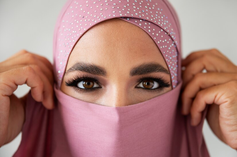 Make Up Mata Lebih Cantik dan Tegas ala Orang Arab, Berikut Fakta Menarik Celak Mata untuk Eye Look Make Up-mu