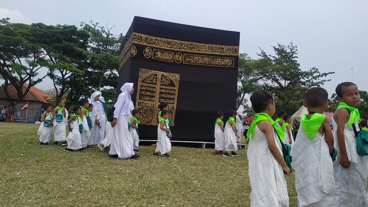 2.954 Anak Didik RA dan TK Muslimat NU se Kota Pekalongan Mengikuti Peragaan Manasik Haji