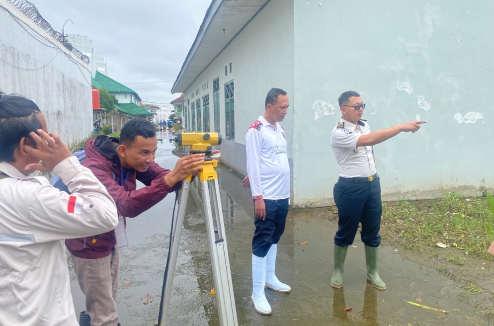 Lapas Pekalongan bersama DPUPR Lakukan Survei Elevasi, Perkuat Upaya Mitigasi Banjir