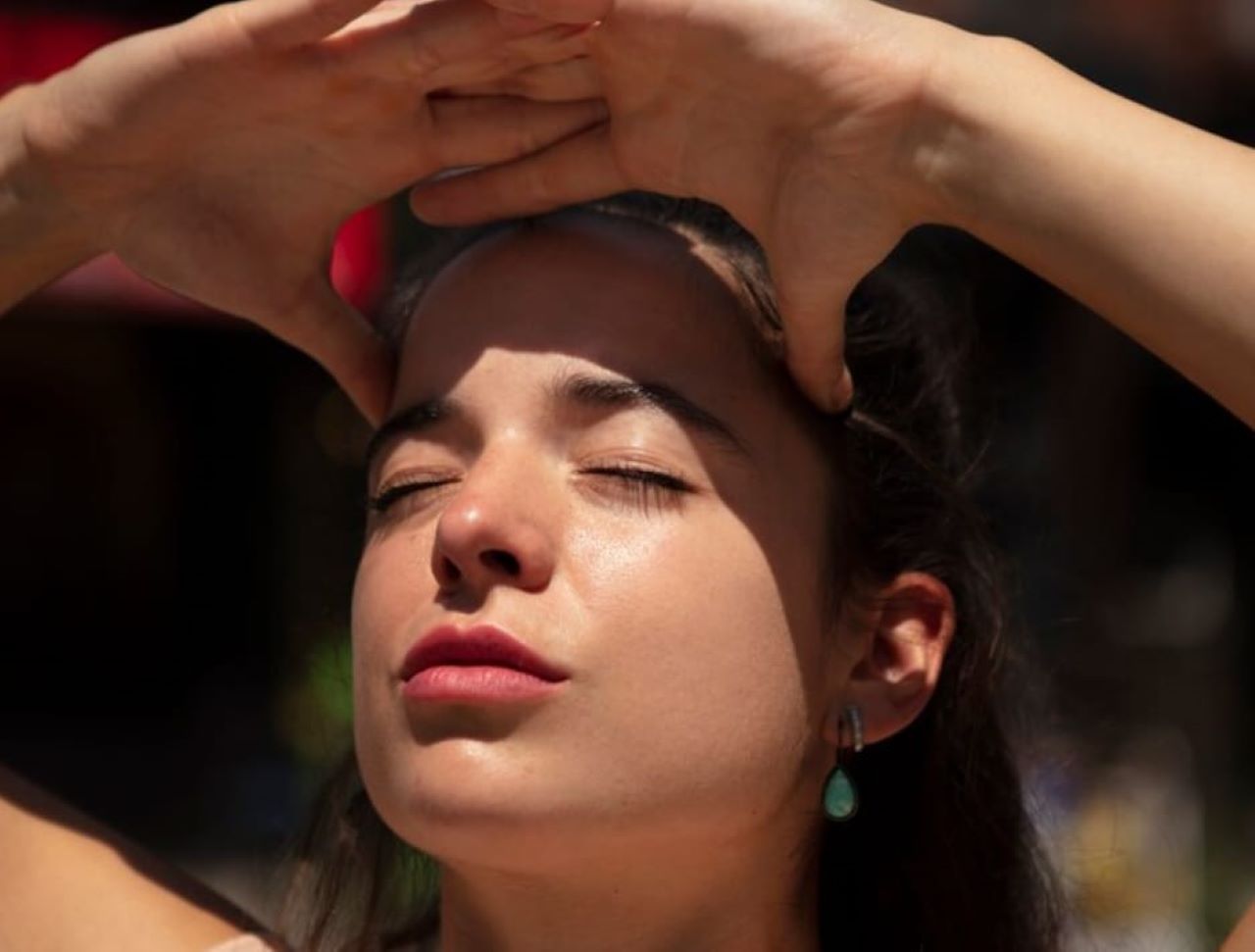 3 Sunscreen yang Ampuh Melembapkan Kulit Kering dan Mencerahkan Kulit Kusam