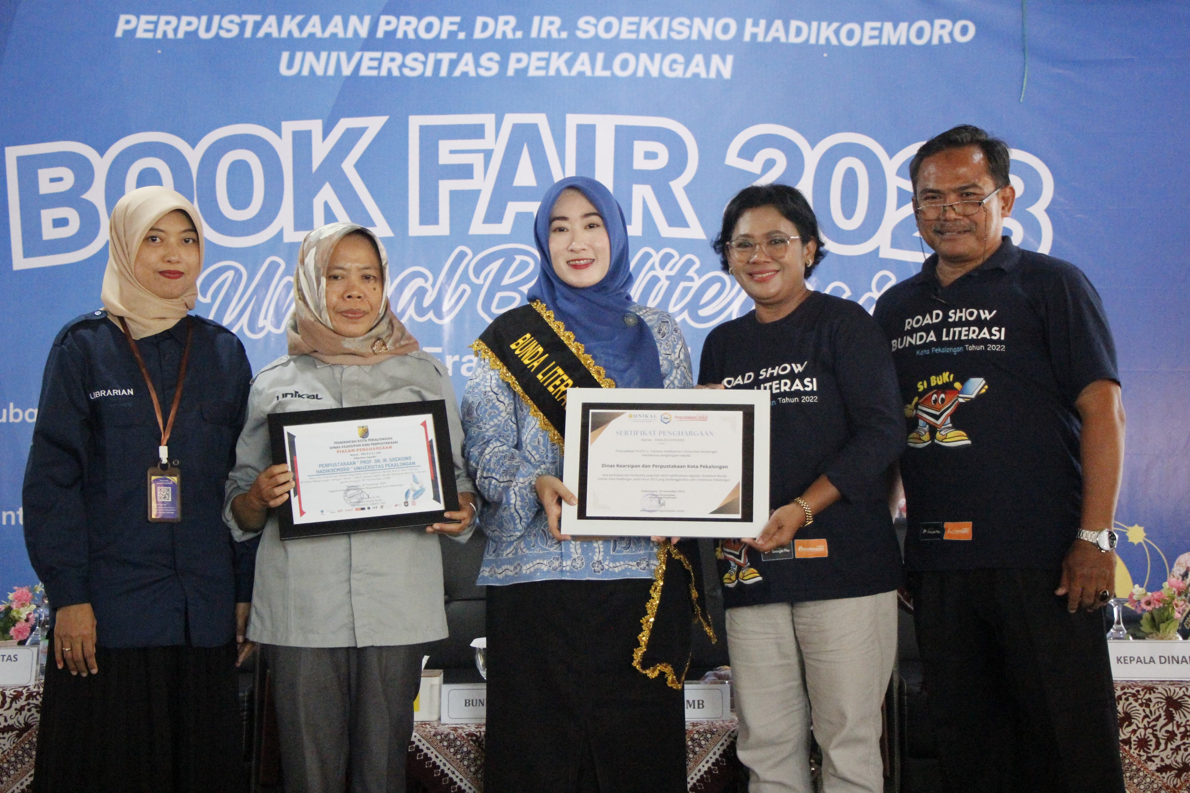 Bunda Literasi Kota Pekalongan Sambangi Bookfair Perpustakaan Unikal 