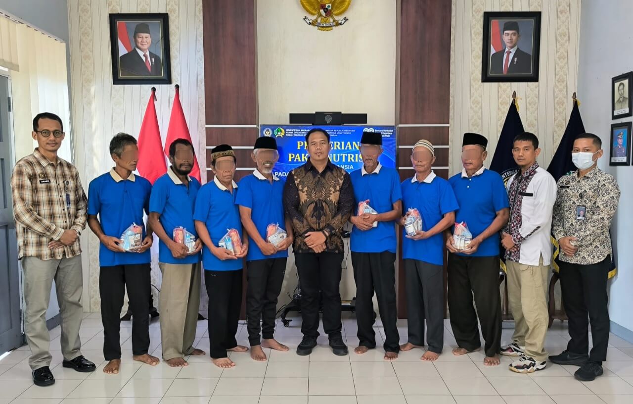 Sehat di Usia Senja, WBP Lansia Rutan Pekalongan Terima Paket Nutrisi jelang HUT Ke-80 RI