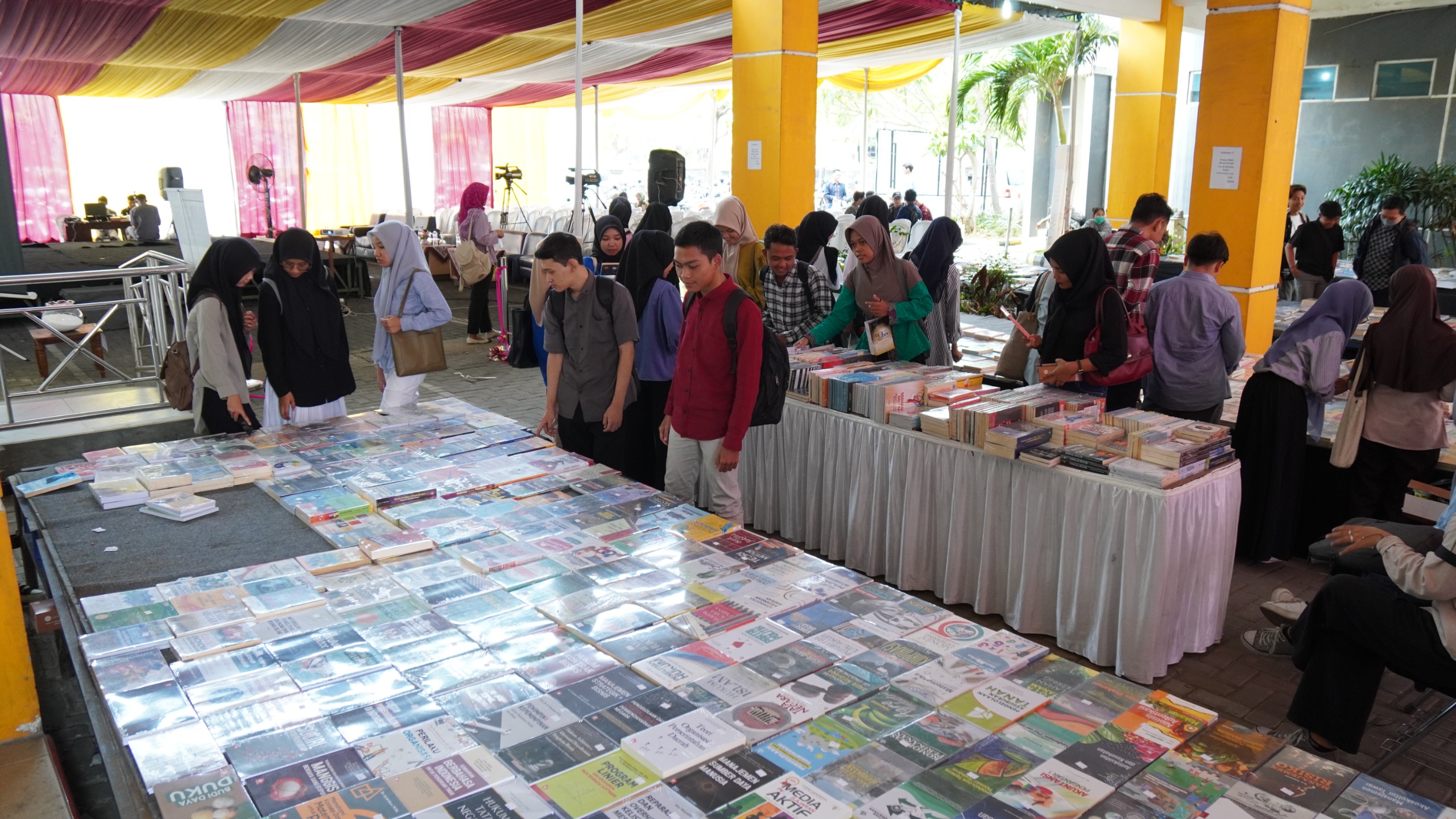 Tingkatkan Minat Literasi, Perpustakaan Unikal Gelar Bookfair 2023 