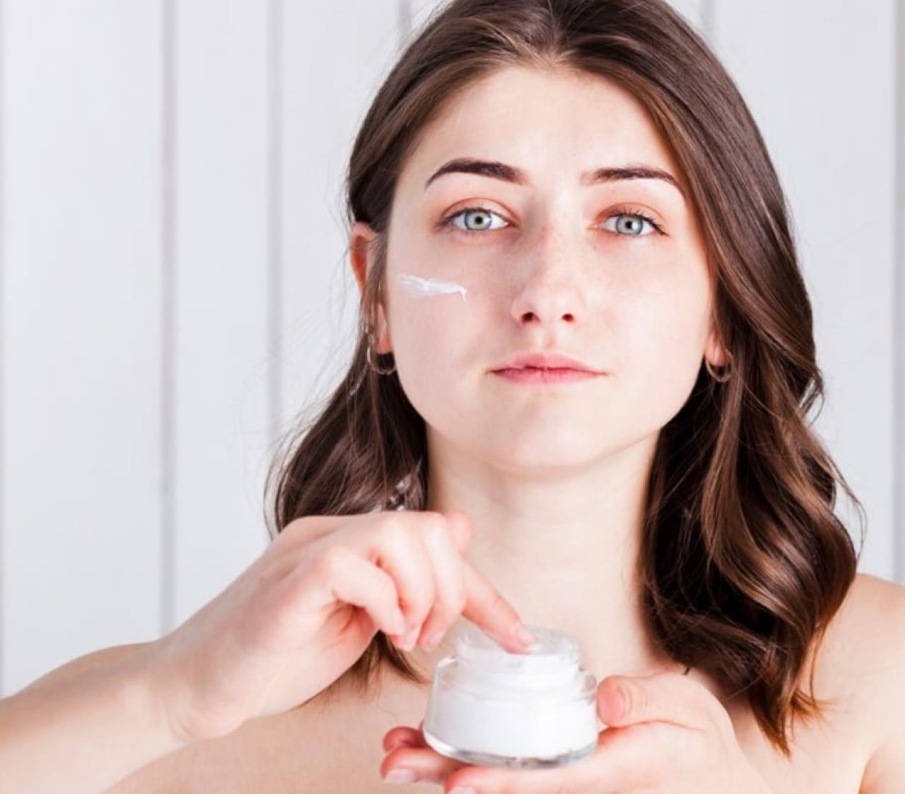 3 Urutan Skincare Viva untuk Wajah Flek Hitam Agar Cepat Glowing dan Awet Muda