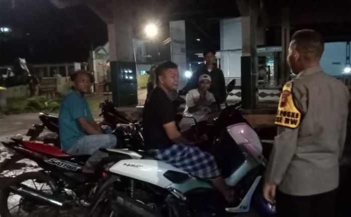 Sambangi Warga Saat Patroli, Personel Polsek Kandangserang Ajak Ciptakan Kamtibmas Kondusif