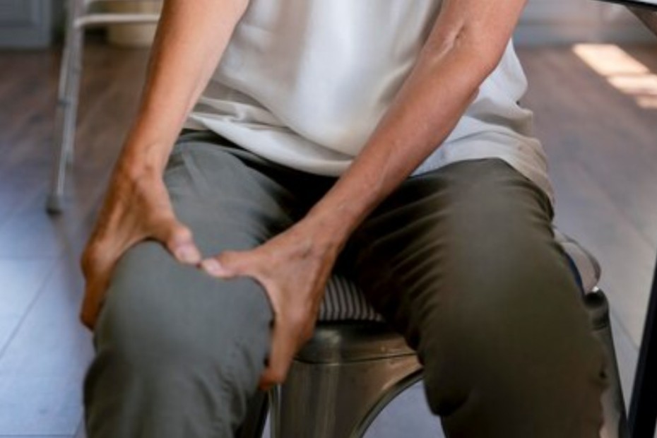 Begini 8 Cara Cegah Nyeri Sendi Lutut Kaku Akibat Penyakit Asam Urat? pada Lansia