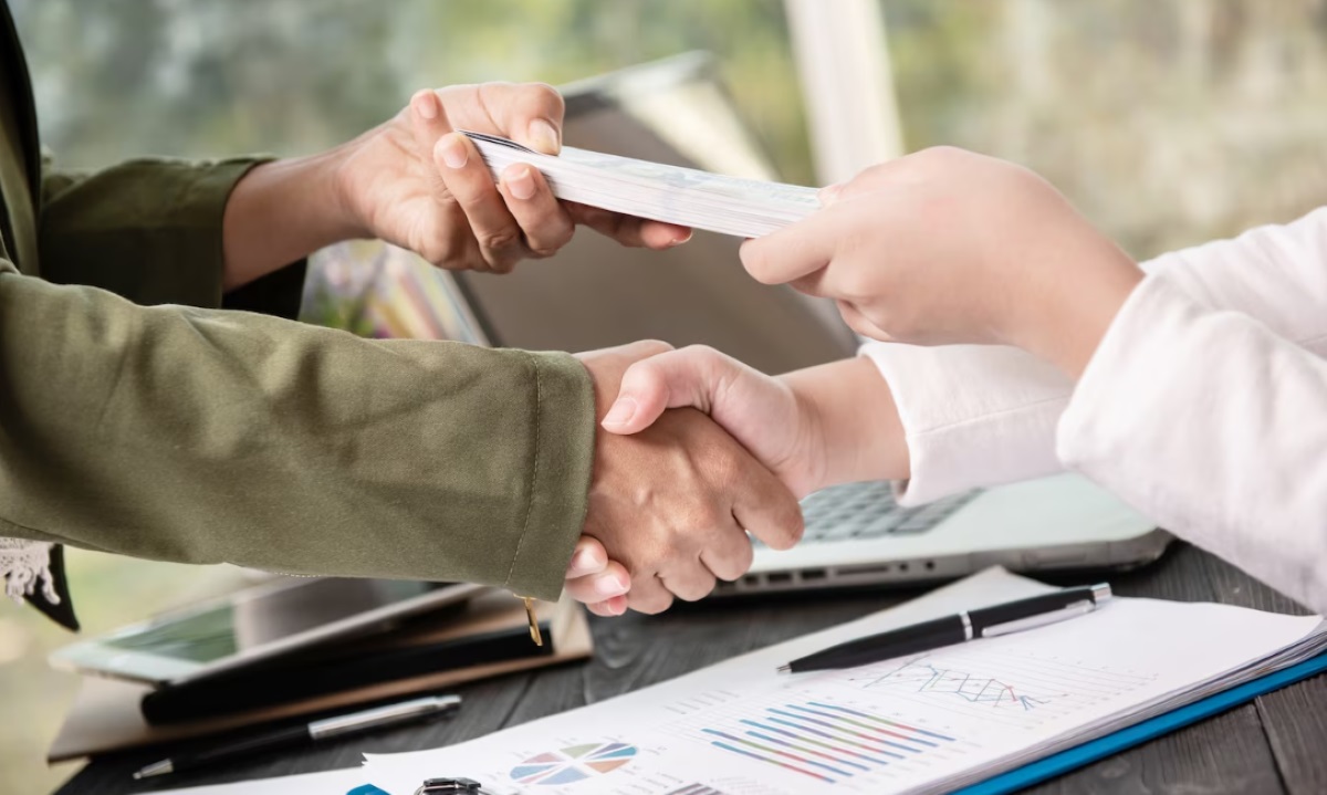 Pilih Jual atau Gadai Barang? Mana Yang Lebih Untung?