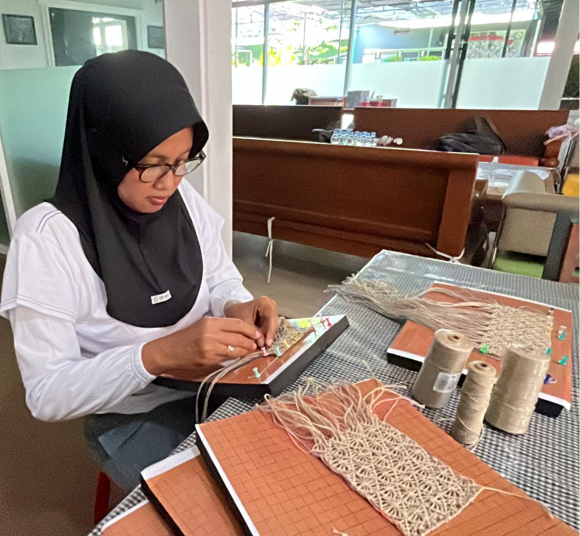 Pesanan Makram Jepang Buka Peluang Usaha bagi Perajin Pekalongan