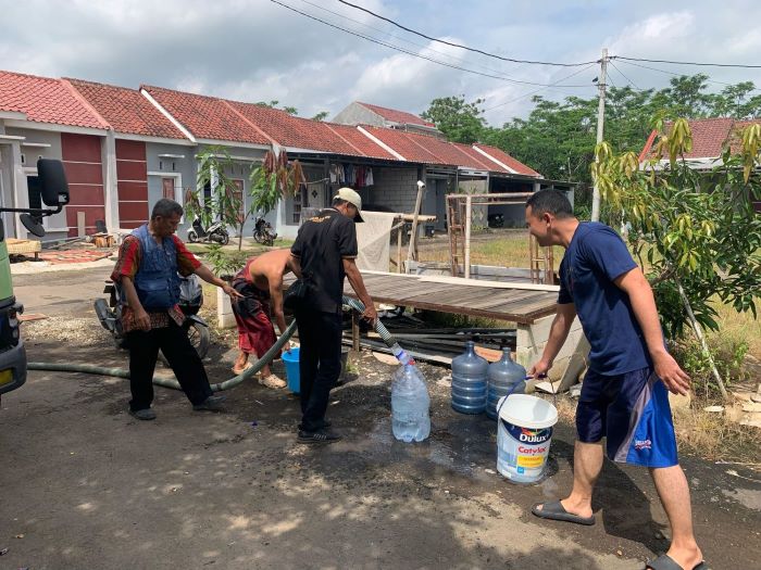 Sumur Dalam PDAM Kabupaten Pekalongan di Desa Tunjung Alami Gangguan, Petugas Lembur Lakukan Perbaikan