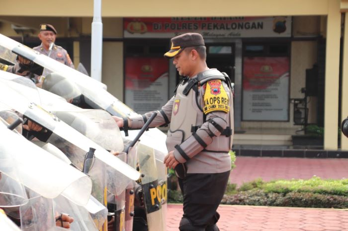 Latihan Dalmas Jelang Pemilu 2024, Kapolres Pekalongan Ikut Latihan Berseragam PHH Dalmas Lengkap