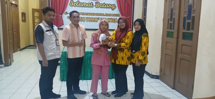 Dinas Sosial Kabupaten Pekalongan Rujuk Bayi di Karangdadap Ke Panti Wilosotomo Salatiga