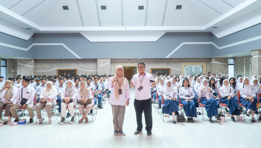 Wujudkan Karier Masa Depan: Telkom Regional 3 Terima Kunjungan Industri SMK Dharma Bahari Surabaya