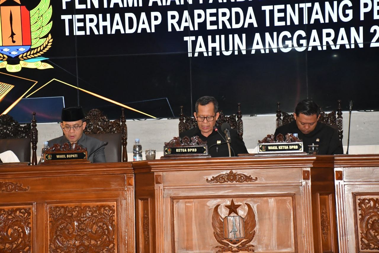 Wakil Bupati Sukirman Hadiri Rapat Paripurna Bahas Pandangan Fraksi terhadap Perubahan APBD 2025