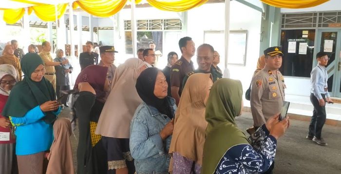 Wakapolres Pekalongan Pantau Gerakan Pangan Murah, 2 Ribu Paket Beras Murah Dibagikan di Kedungwuni