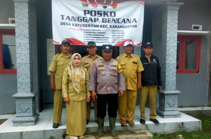 Kunjungi Desa Binaan, Bhabinkamtibmas Polsek Karanganyar Ajak Siap Siaga dan Tanggap Bencana