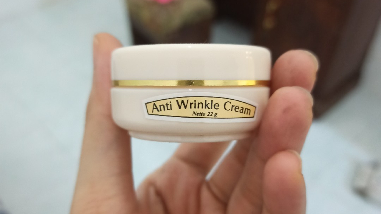 Wanita Ini Beri Review Jujur Viva Anti Wrinkle Cream dalam 2 Minggu, Hasilnya Bikin Kerutan Hilang?