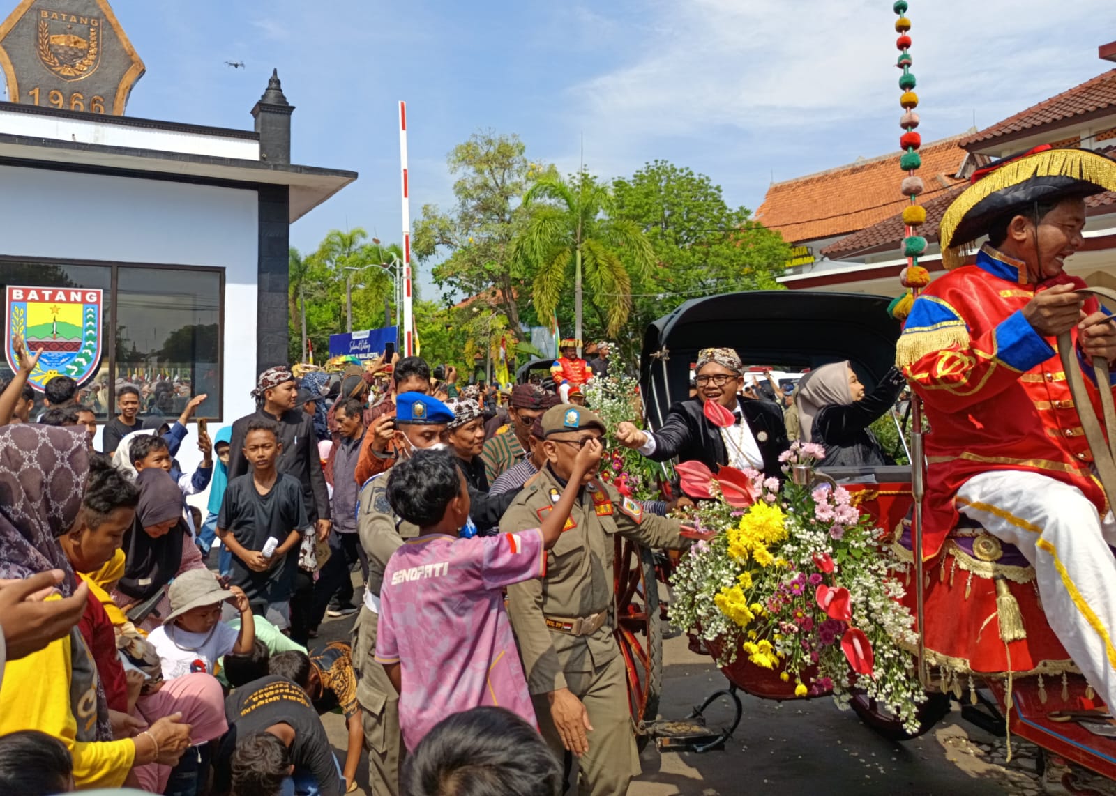 Digelar Minggu Pagi, Kirab Budaya HUT Batang ke-59 Sedot Lebih Banyak Antusias Masyarakat