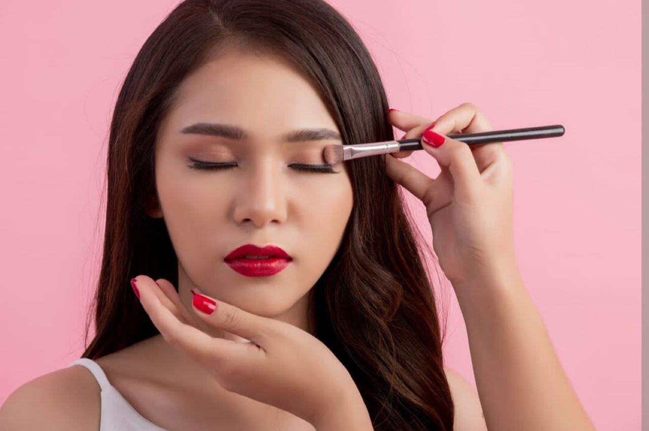 4 Cara Mencegah Make Up Oksidasi Wajah jadi Lebih Cerah dan Tidak Abu-Abu